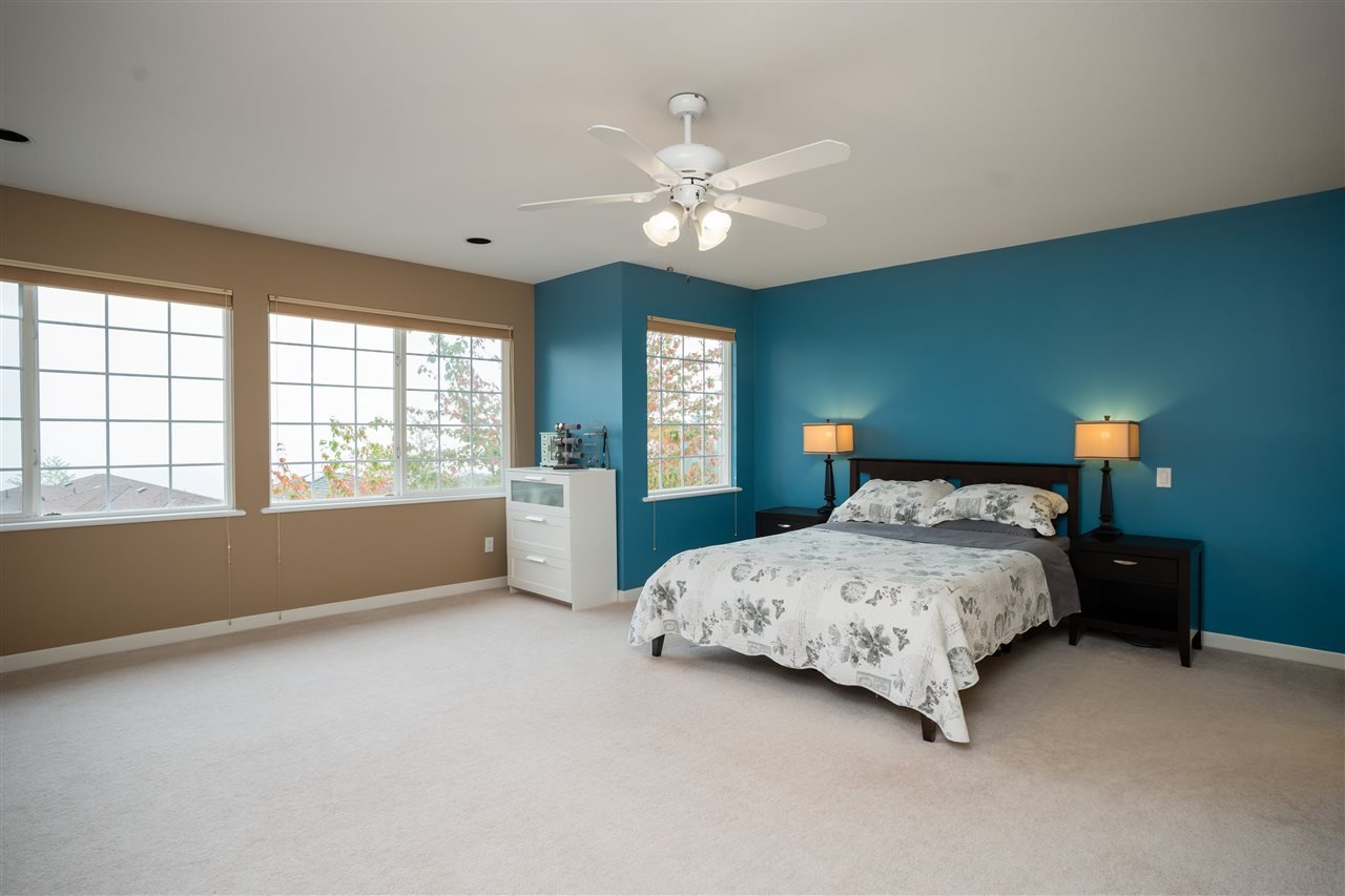2975 Pinetree Close