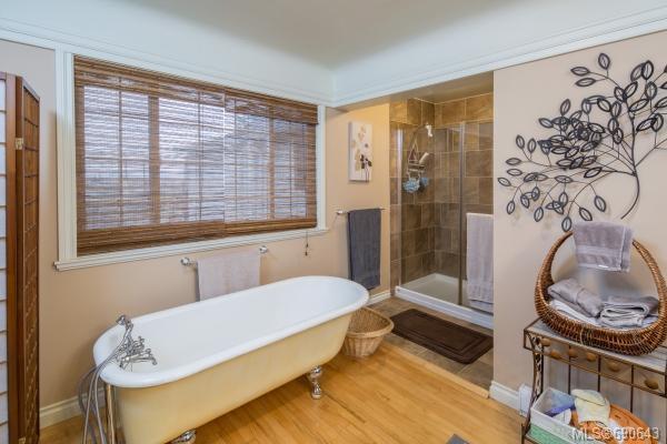 271 Cadillac Ave, Saanich