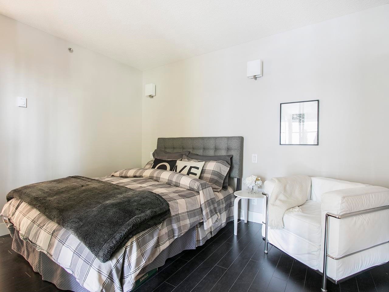 305-1006 Beach Ave