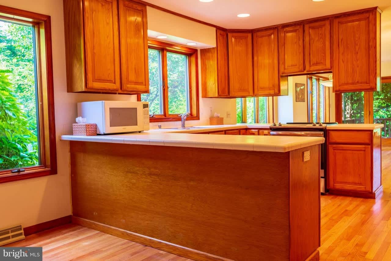 26106 Captains Point Ln
