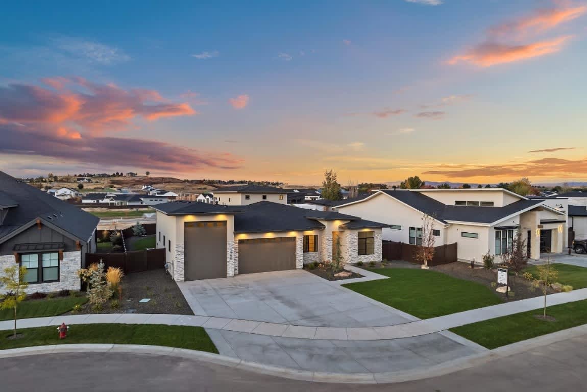 Modern Craftsman at the Base of the Star Foothills