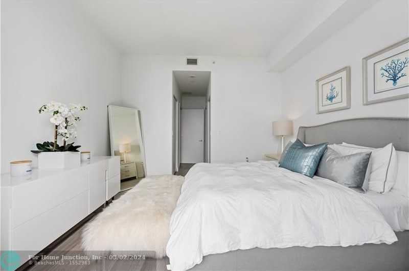 45 SW 9th St #4406
