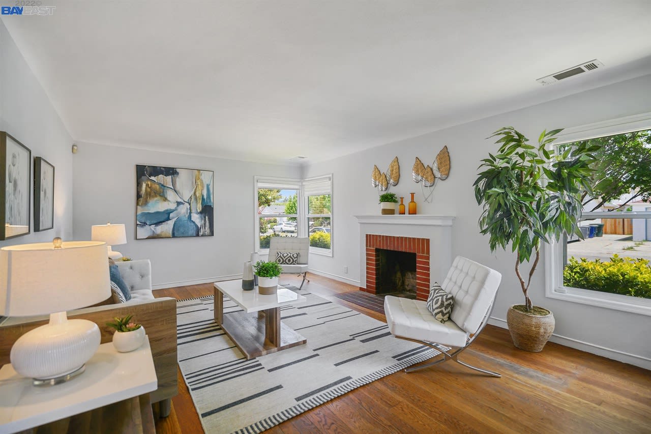 165 Bradhoff Ave