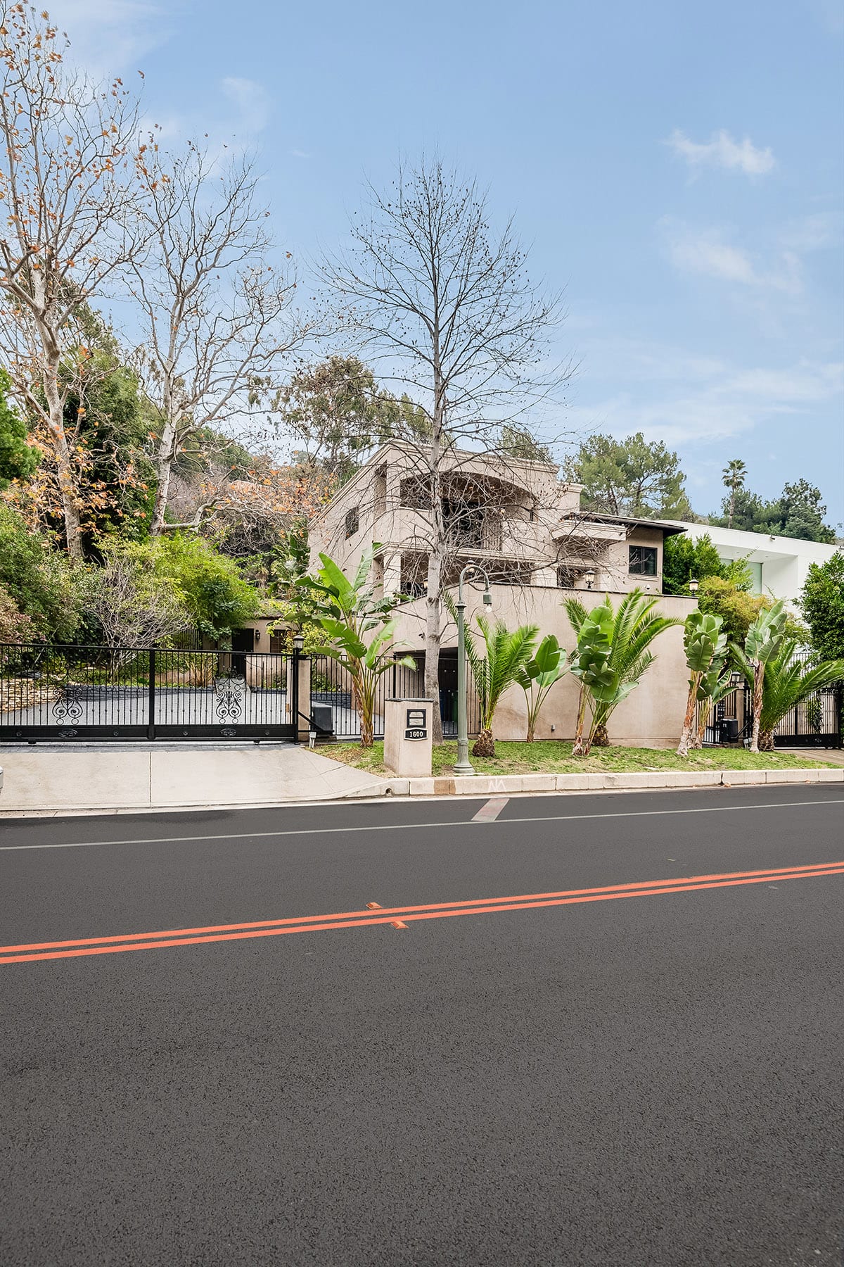 1600 Benedict Canyon Dr