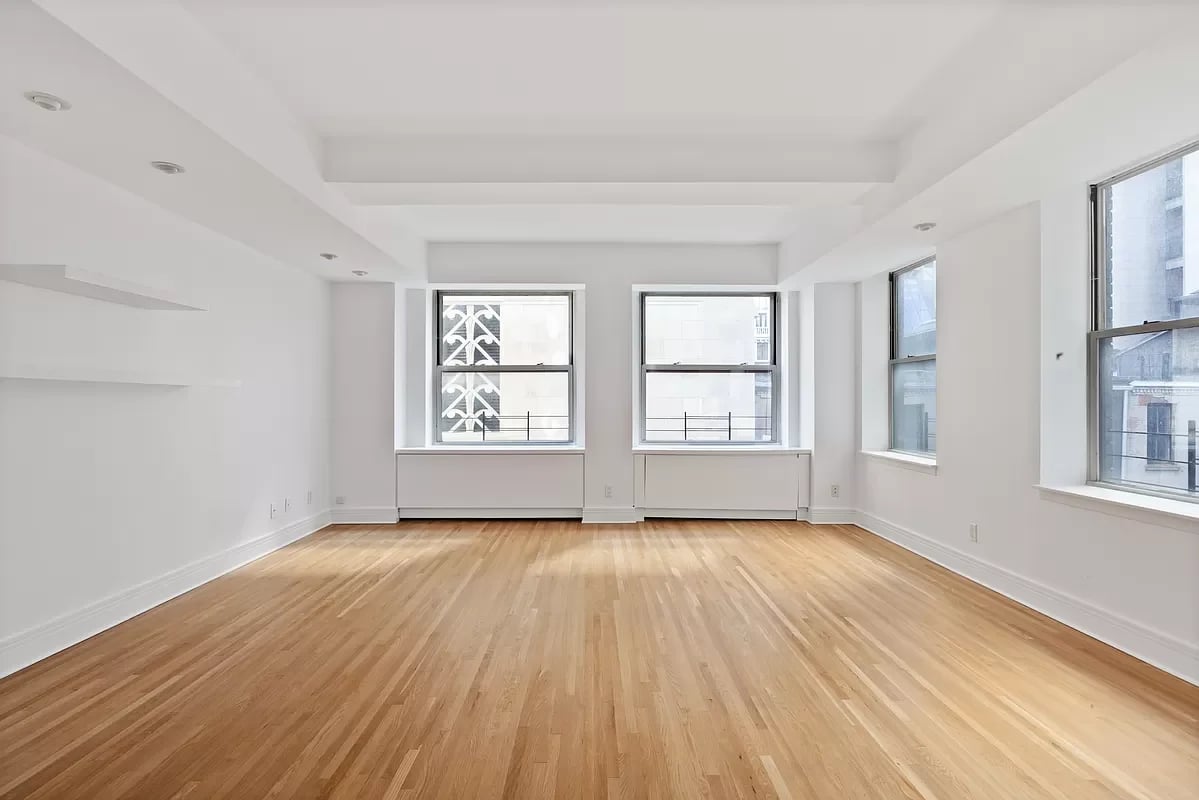 40 East 61st Street Unit: 16B