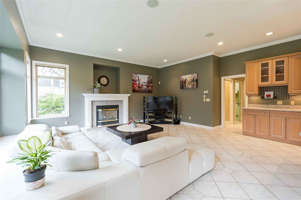2221 Tanager Place, North Vancouver