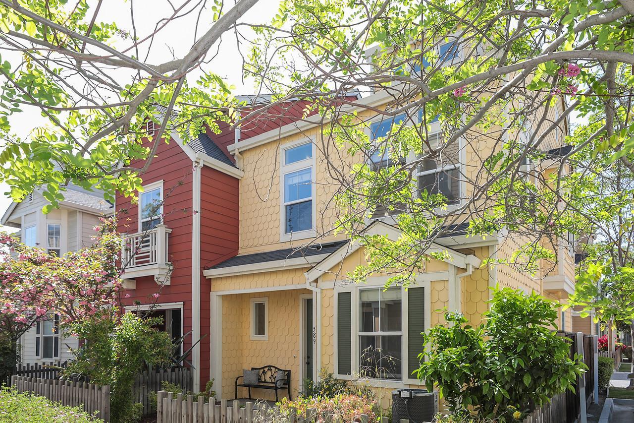 589 Amherst Ter
