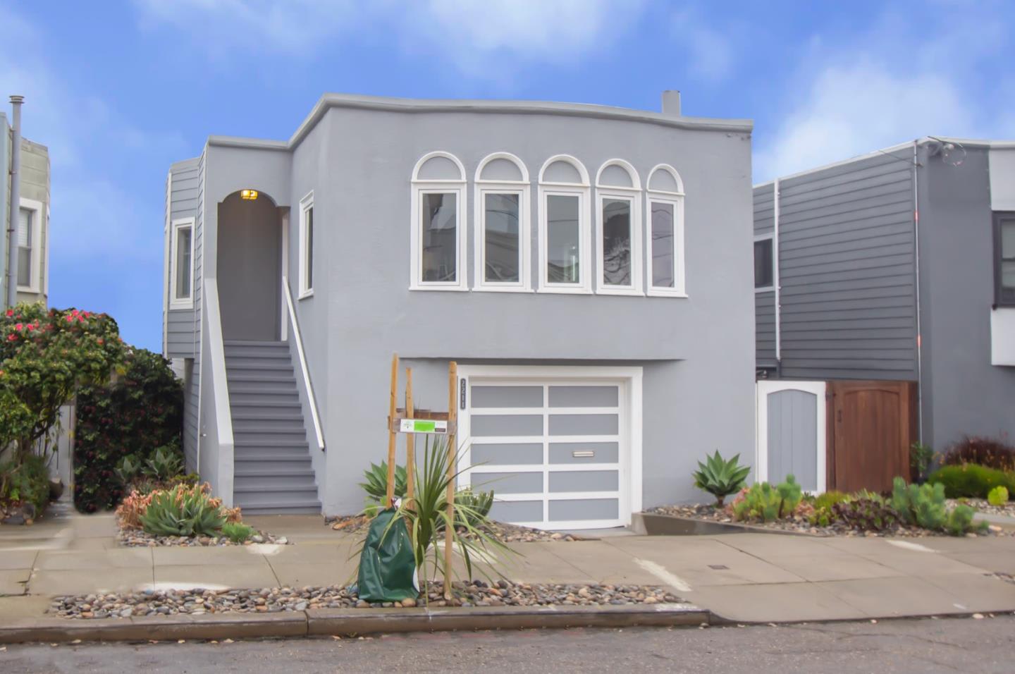 2211 44th Ave