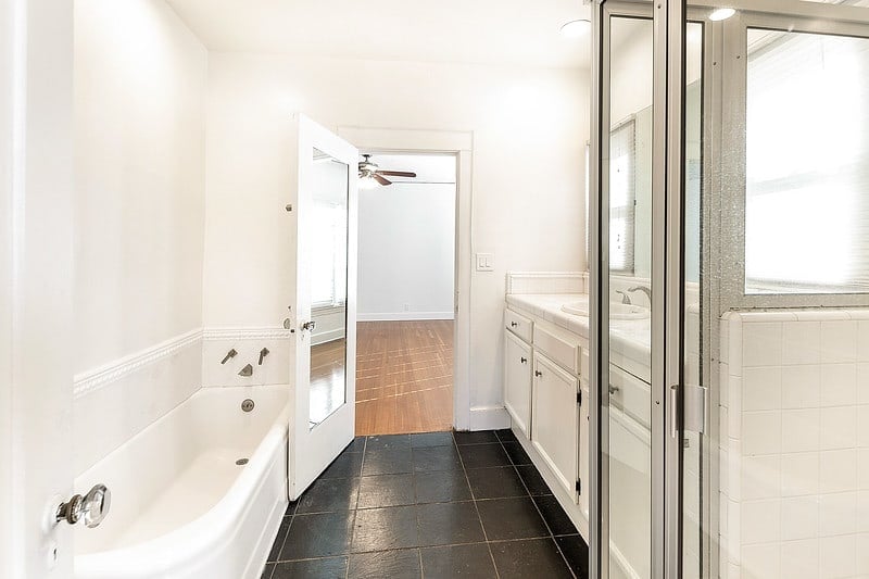 143 S Mansfield