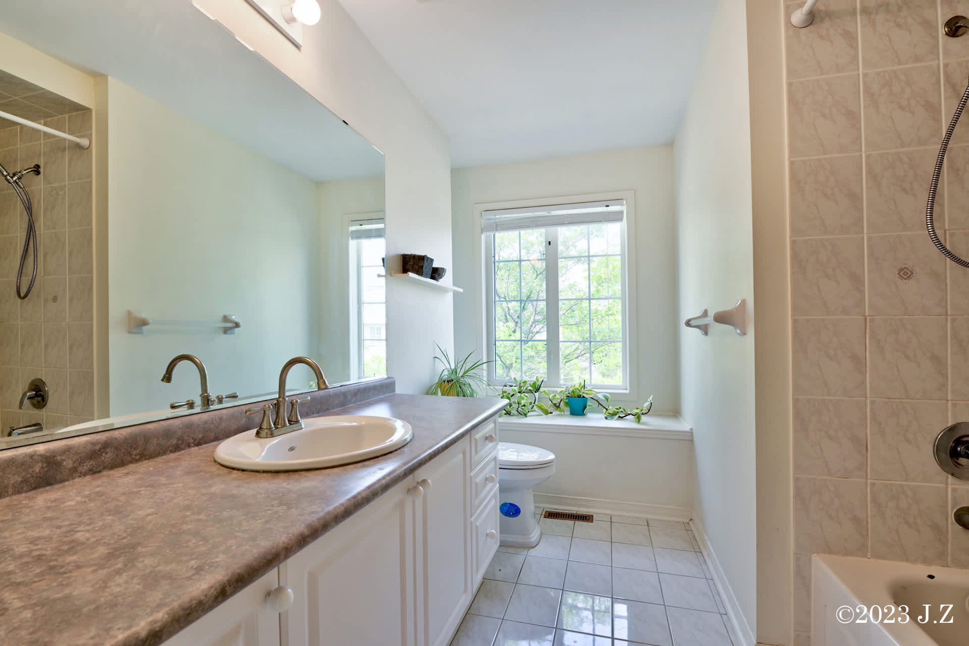 2 Waterton Cres