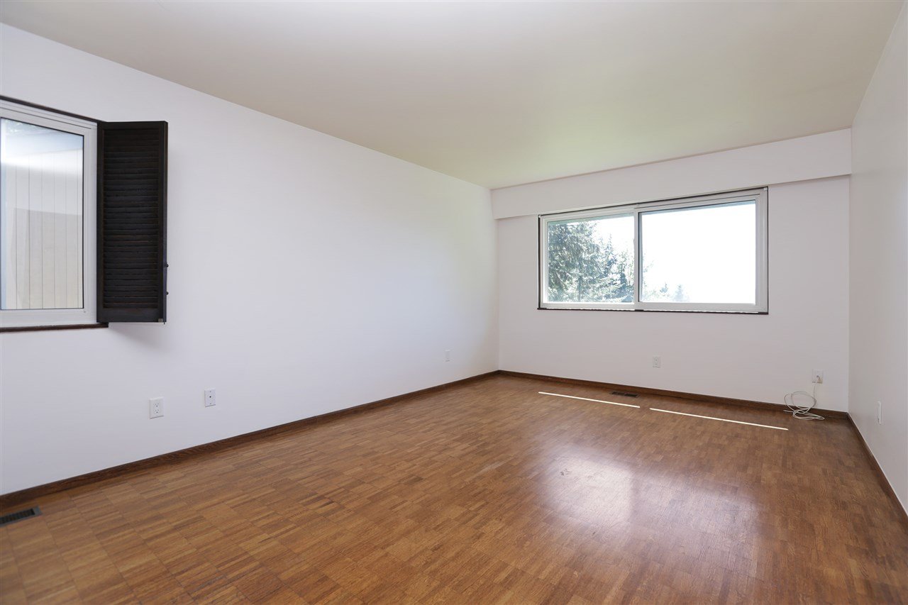 230 Mountain Dr