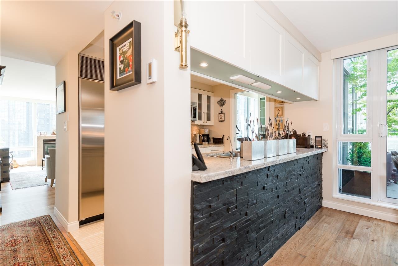 1104-590 Nicola St
