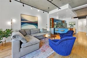103-21 Erie St
