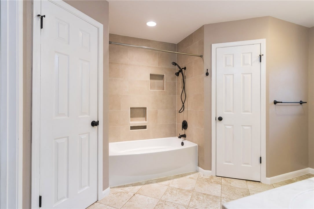 4014 Luna Trail