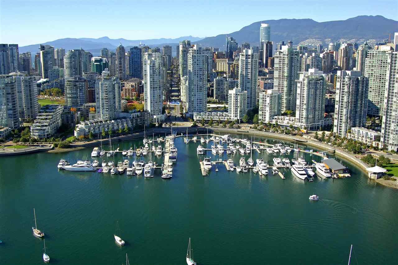 5-1088 Marinaside Cres