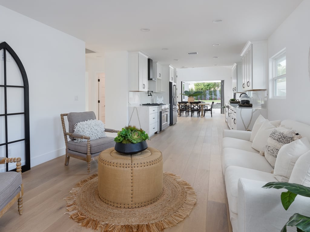211 W Walnut Ave