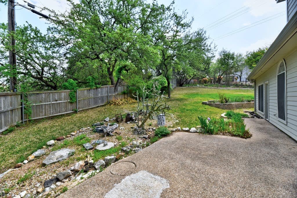 1107 Bowie Rd