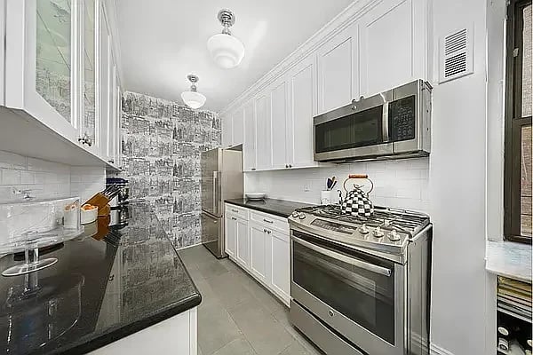 119 W 71st St APT 2C