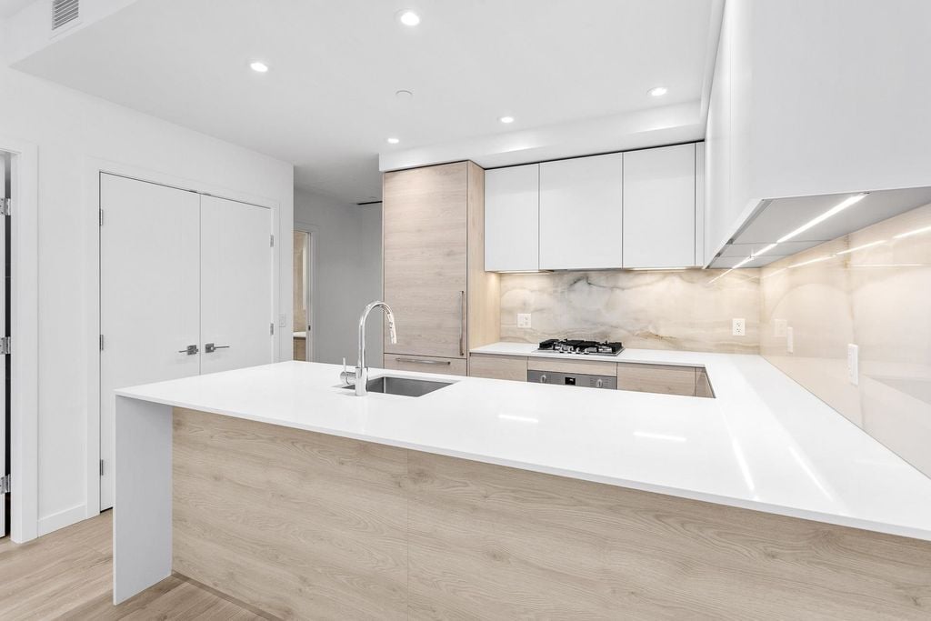 680 Quayside Drive 3205, New Westminster