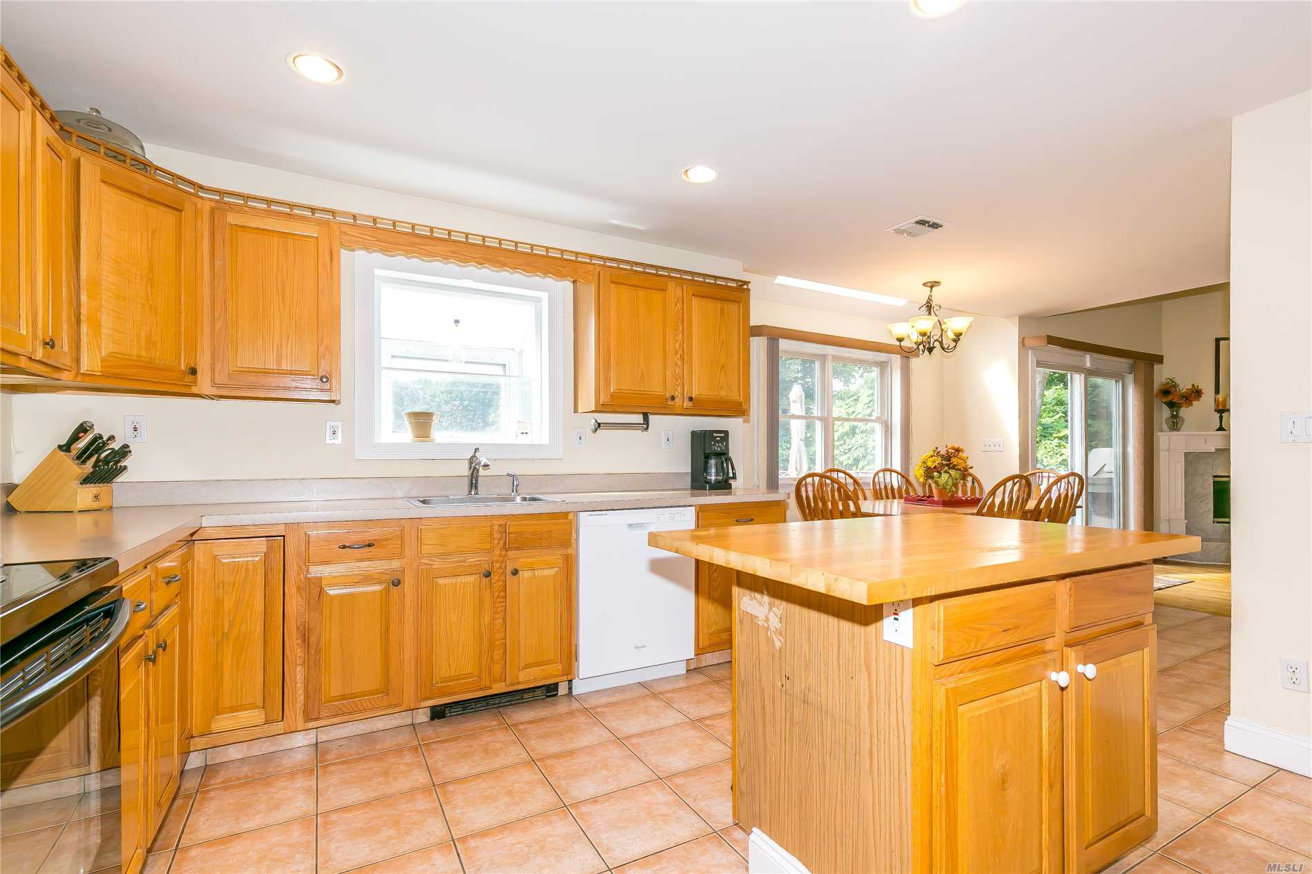 1 Mather Ct, Huntington Station