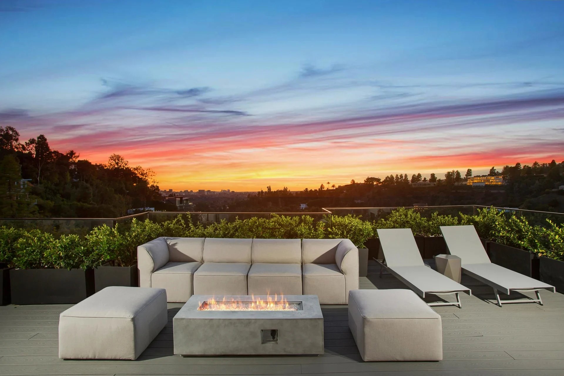BEVERLY CREST DR