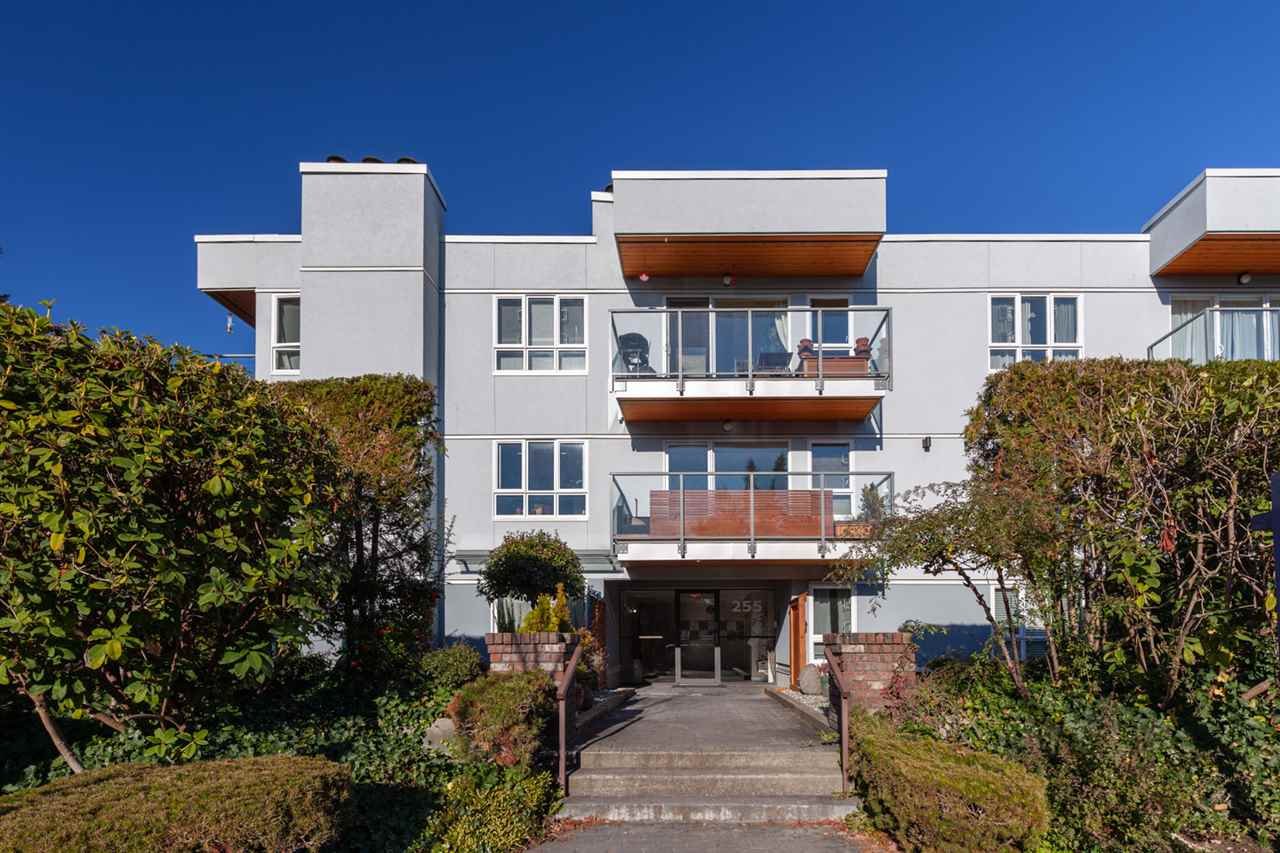 206-255 E 14th Ave