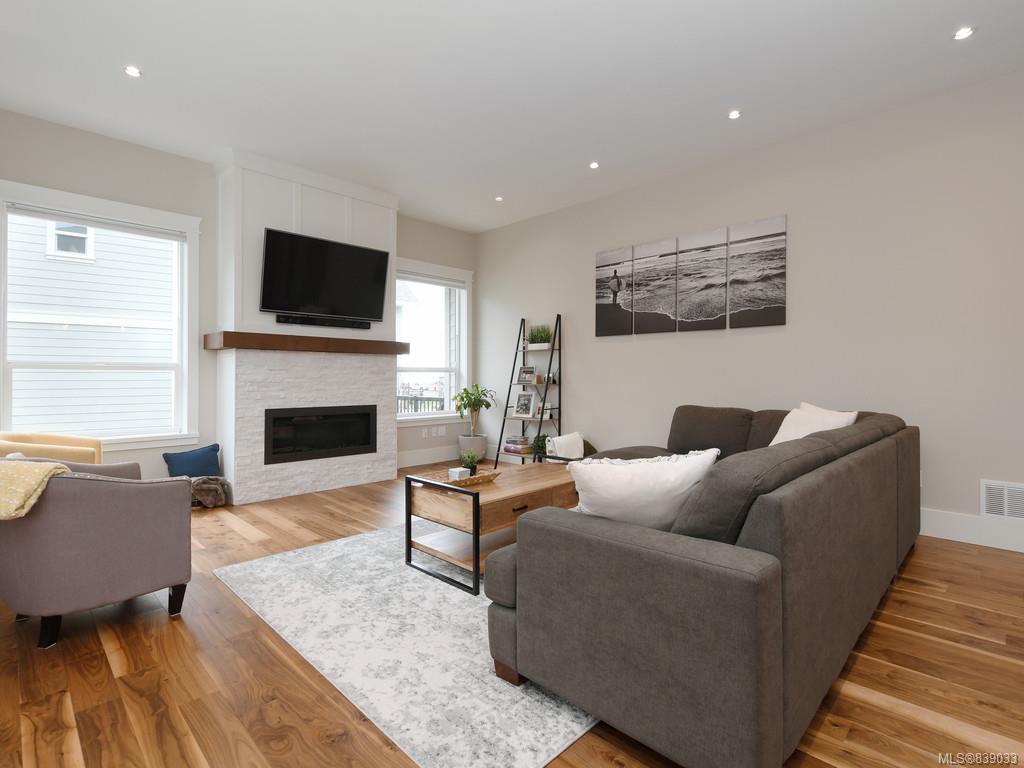 1401 Grand Forest Close