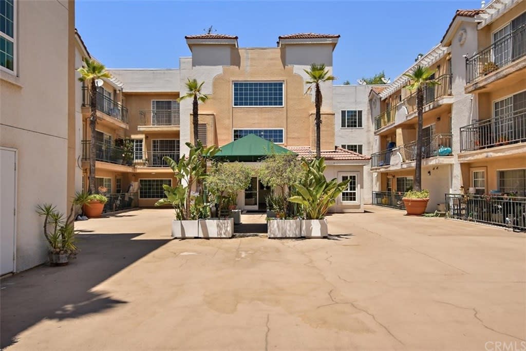 4760 TEMPLETON Street Unit 3329