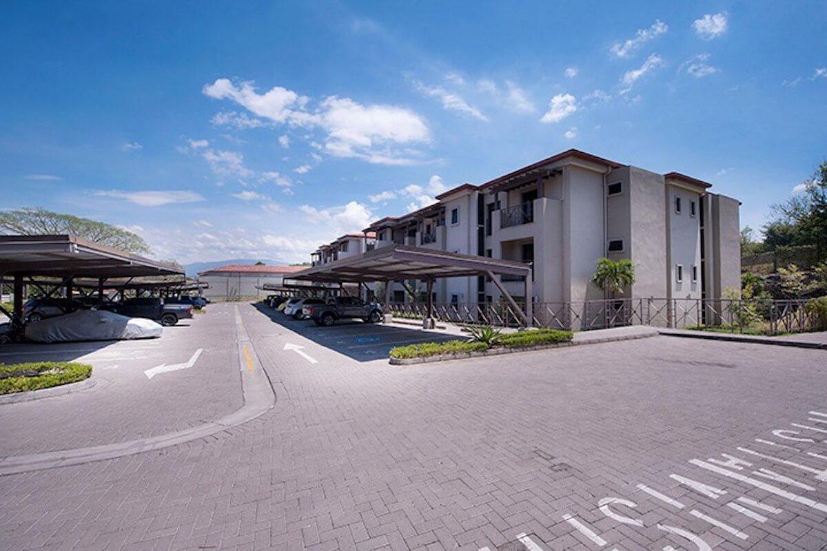 Garden Level Terrace Condo, Ciudad Colon, San Jose