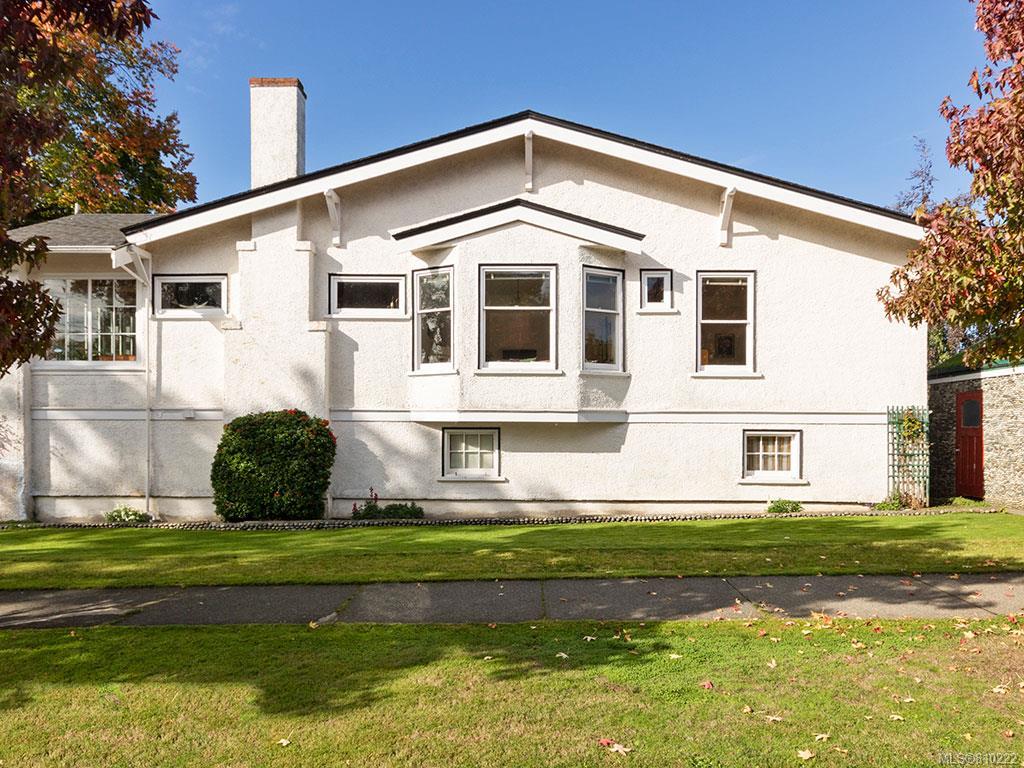 1734 Hollywood Cres