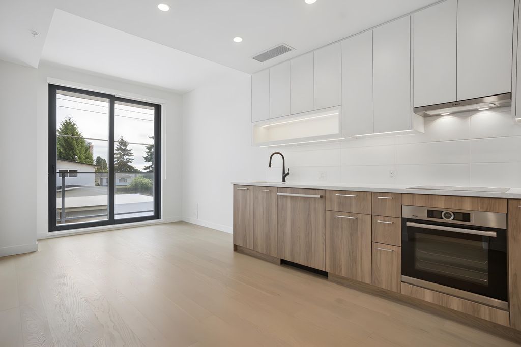 8398 Oak Street 202, Vancouver