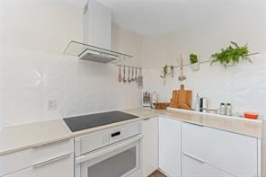 402-1593 Begbie St