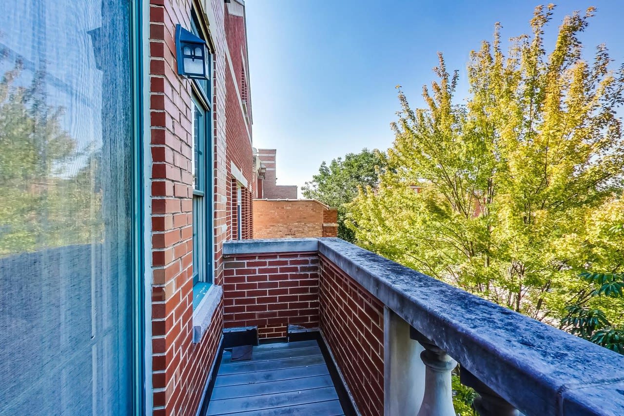 3839 N Southport