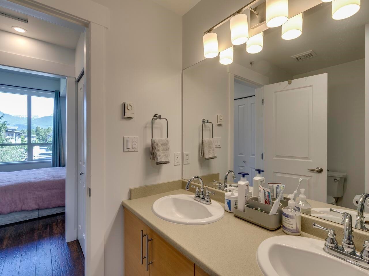 1196 Village Green Wy