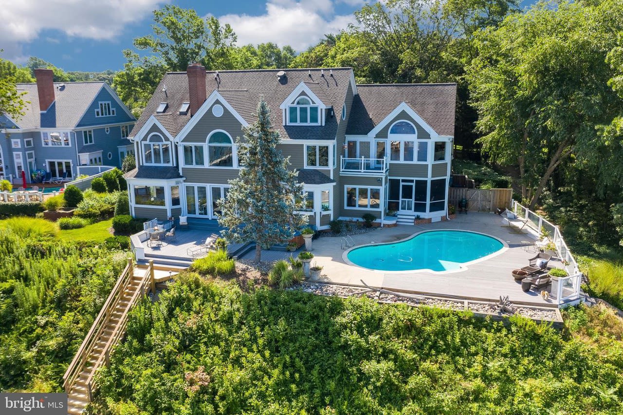 900 Lynch Dr