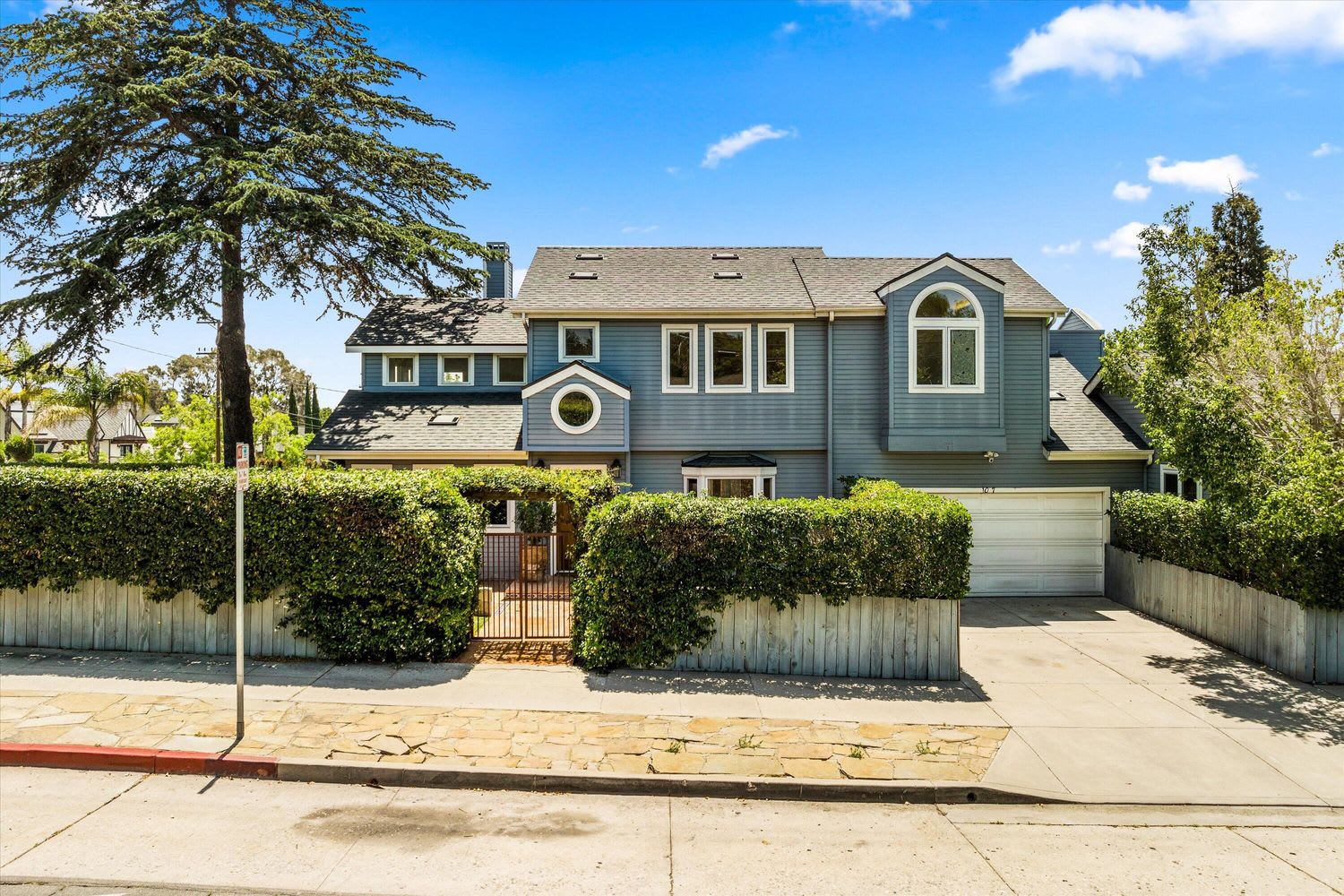 107 W Quinto St