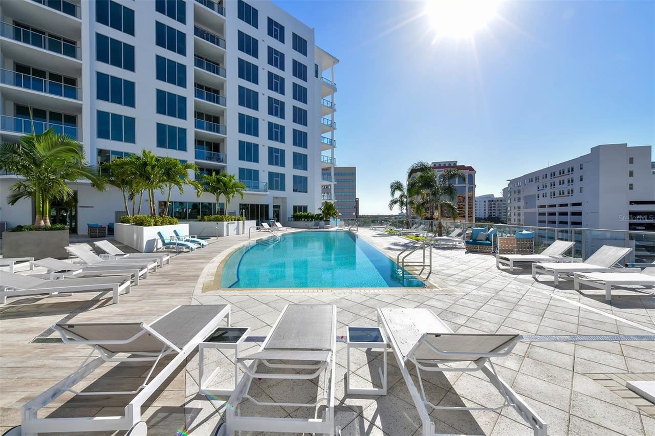 111 S Pineapple Ave #1020