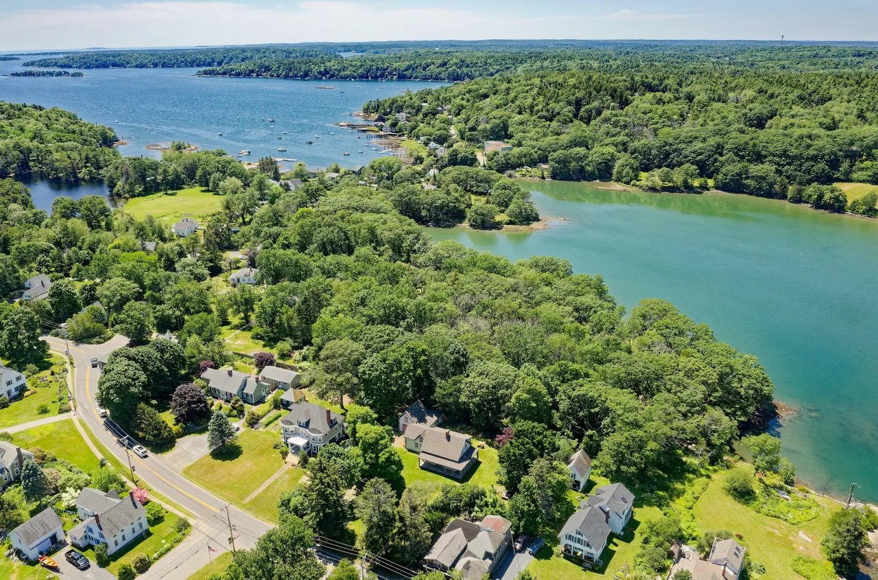 New Listing: 239 Ocean Point Road, Boothbay, ME 04544 – $889,000