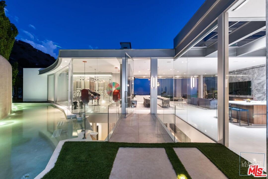 Velvet House