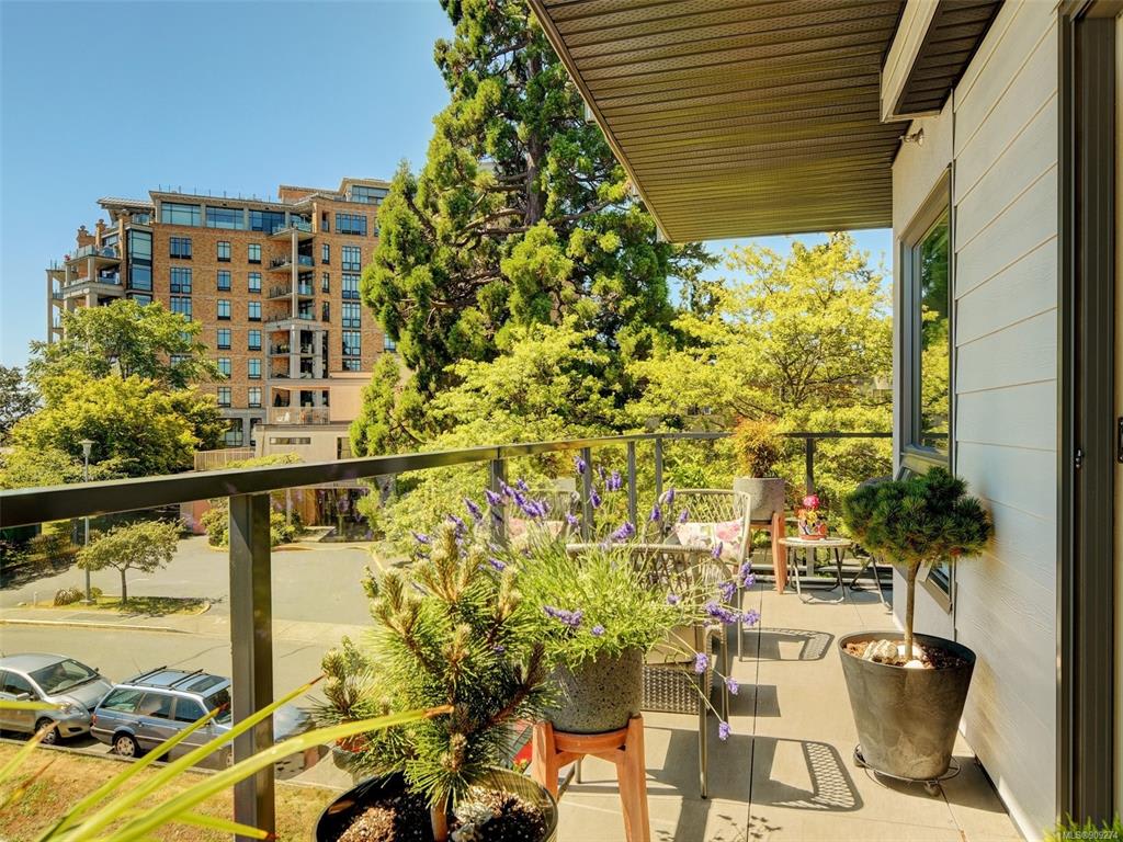 306 - 835 Dunsmuir Rd