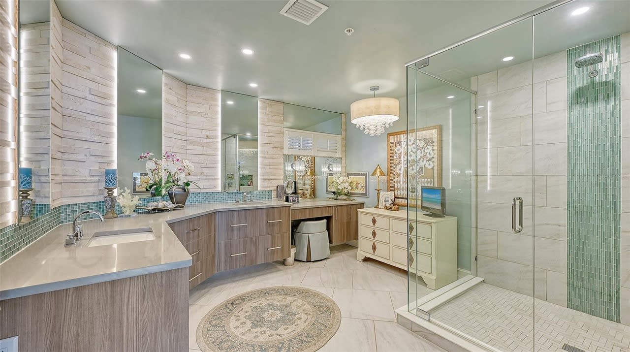 2120 Harbourside Dr, #657