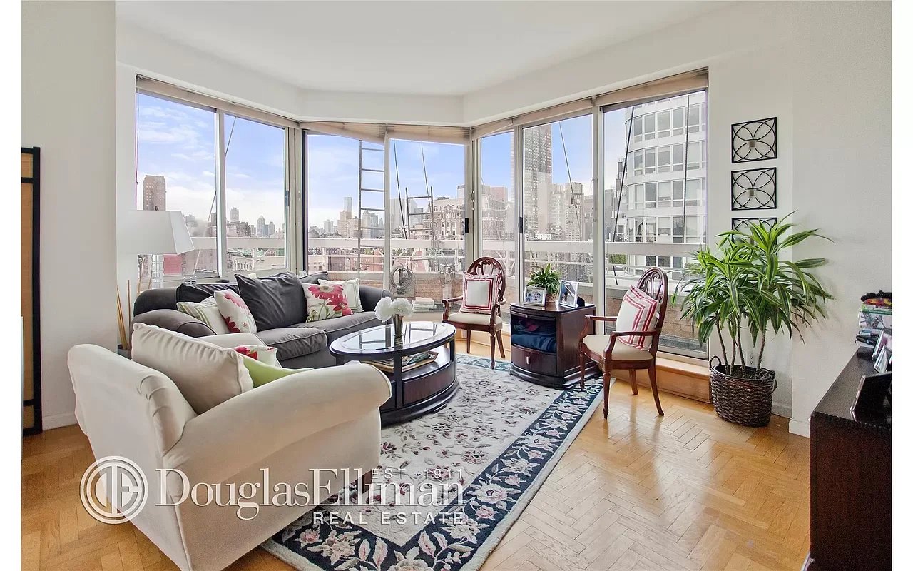 201 West 72nd Street Unit: 18A