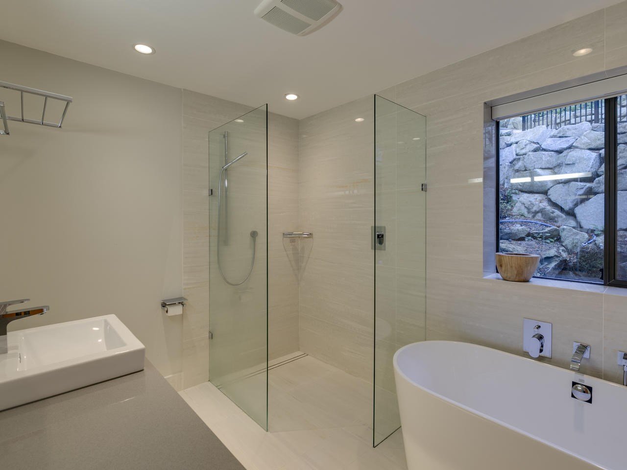 280 Mountain Dr