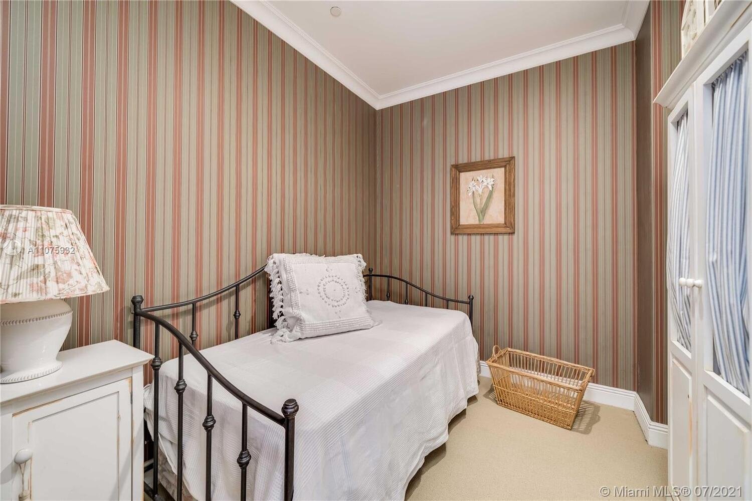 9601 Collins Ave, #505