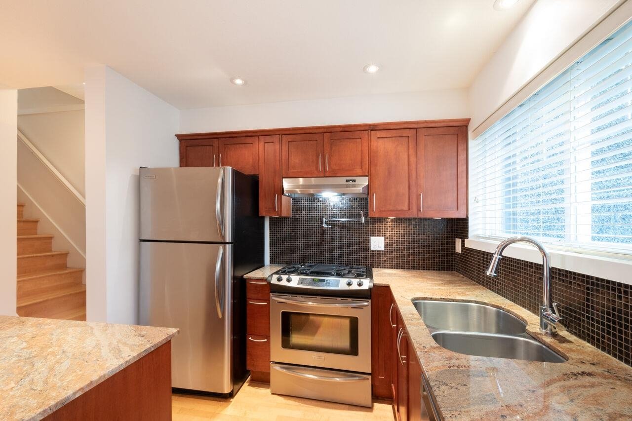 7-1642 E Georgia St