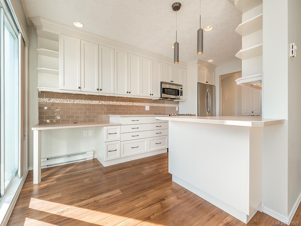 405-898 Vernon Ave