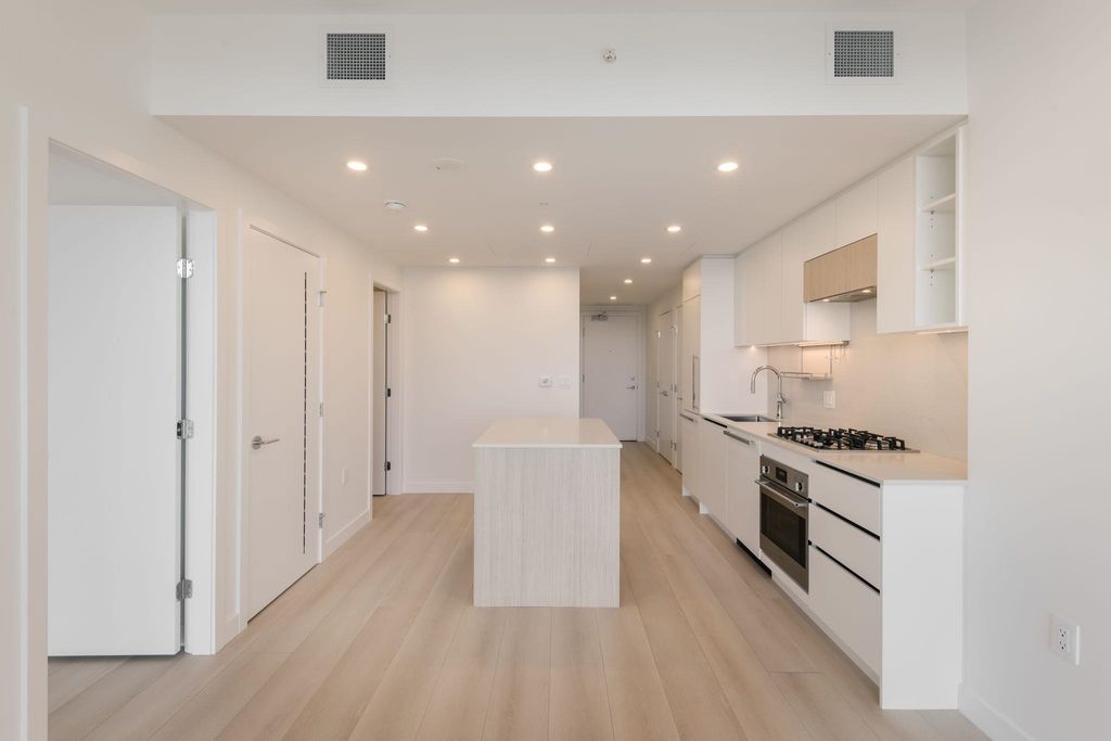13573 98a Avenue 3211, Surrey