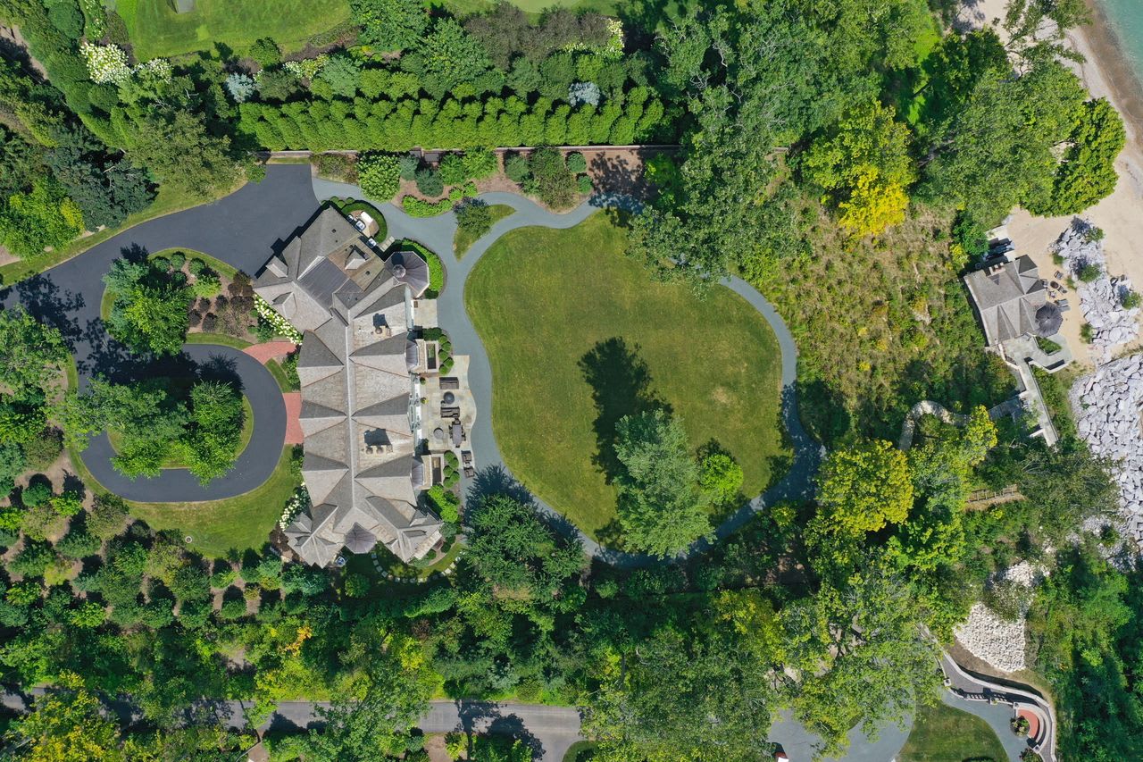 'Rockland' the Exquisite Lakefront Estate