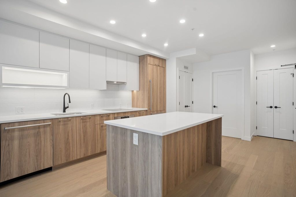 8398 Oak Street 204, Vancouver