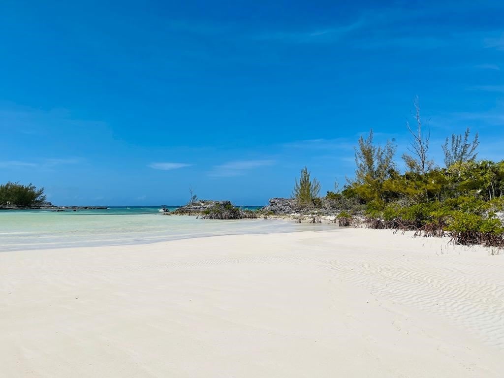 Hawks Nest Cay Cat Island